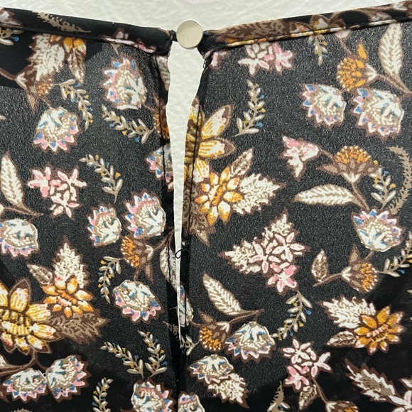 Zac & Rachel woman chiffon blouse in black with yellow, tan leaf pattern in 3X. - Picture 6 of 7